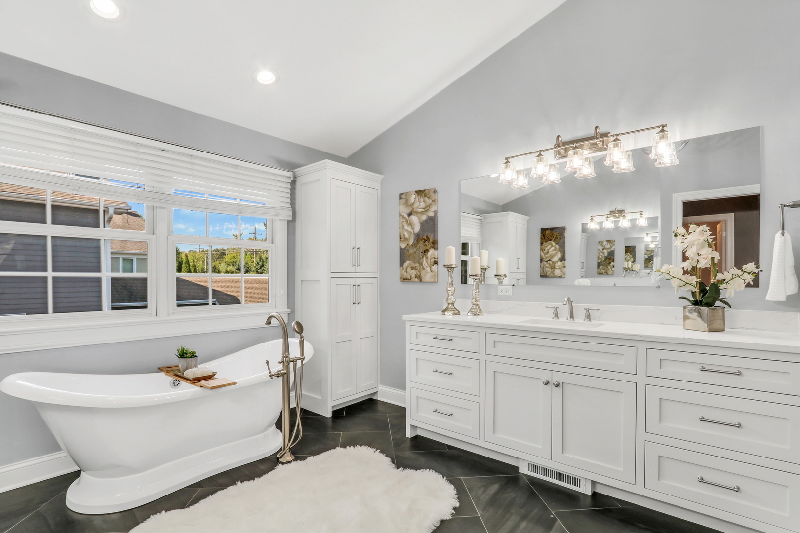 700 E Sunnyside Avenue, Libertyville, IL 60048
