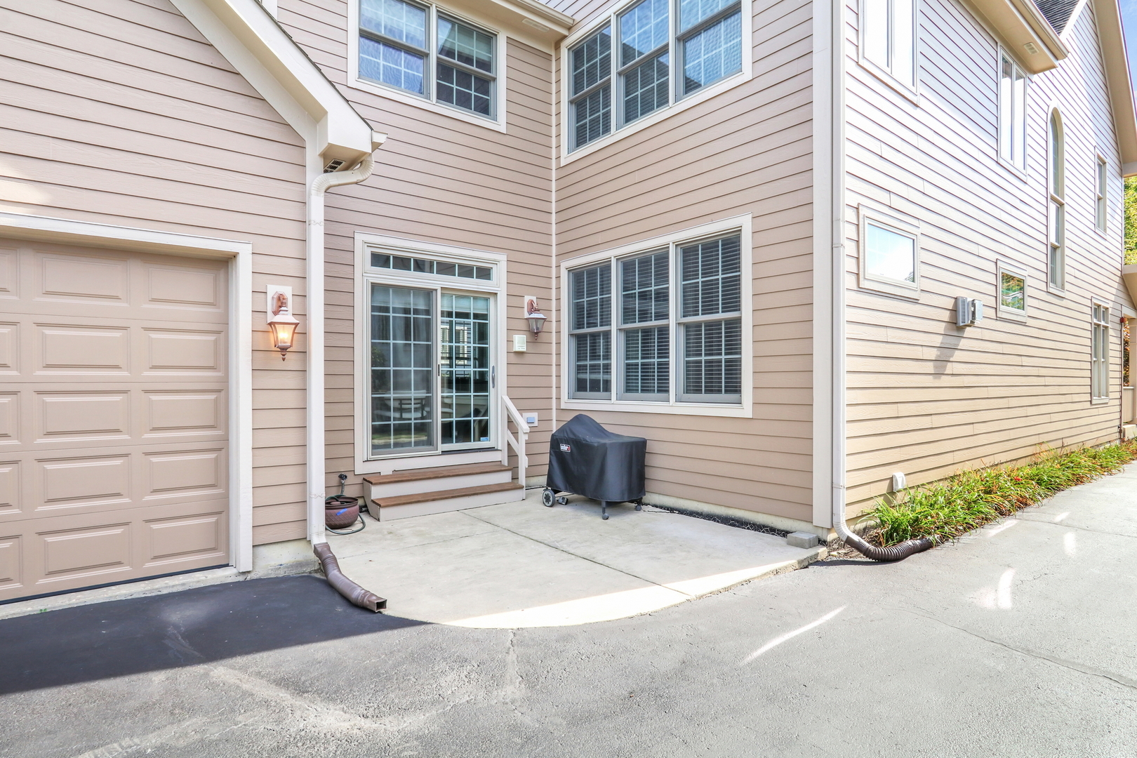 700 E Sunnyside Avenue, Libertyville, IL 60048