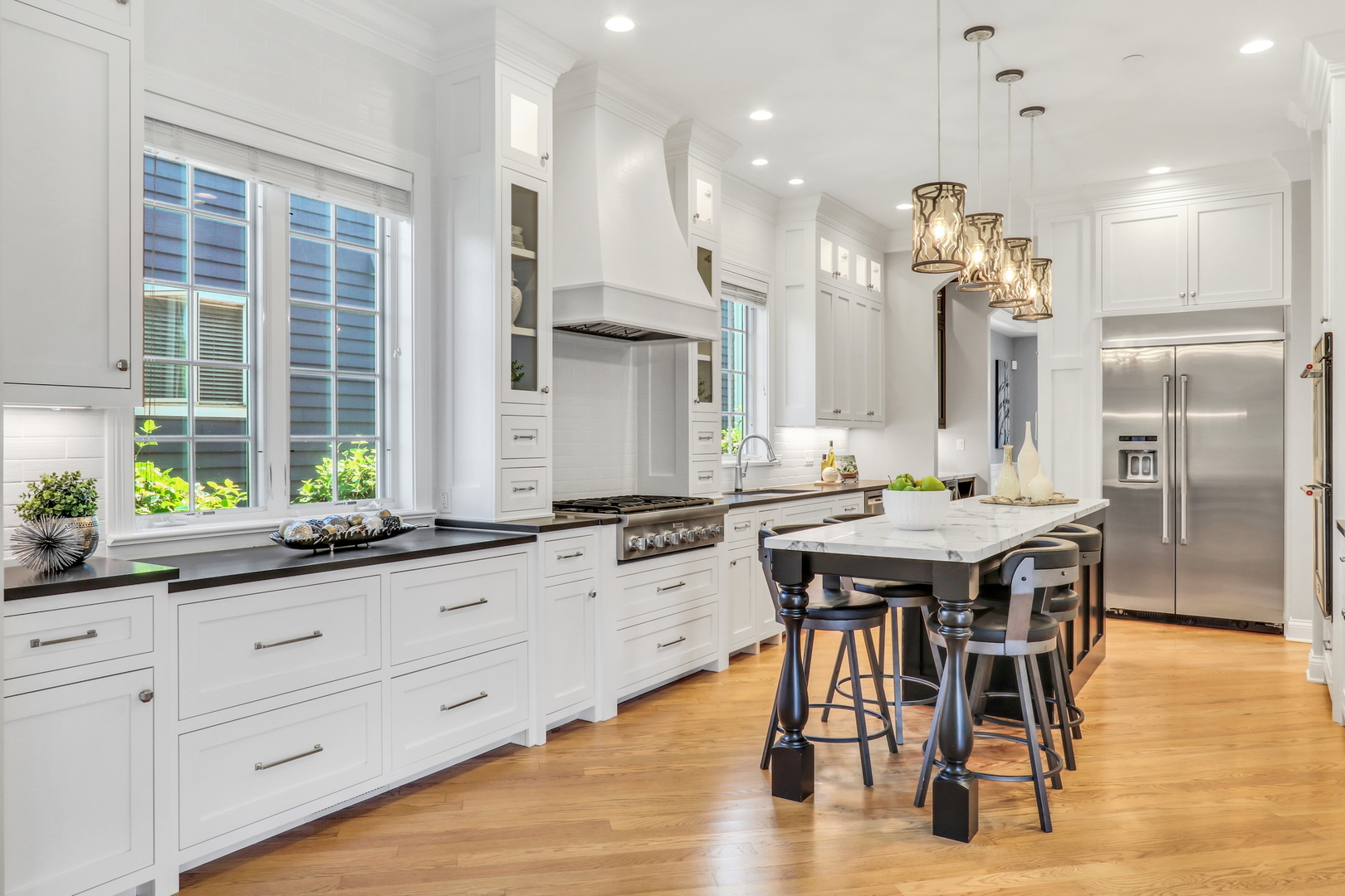 700 E Sunnyside Avenue, Libertyville, IL 60048