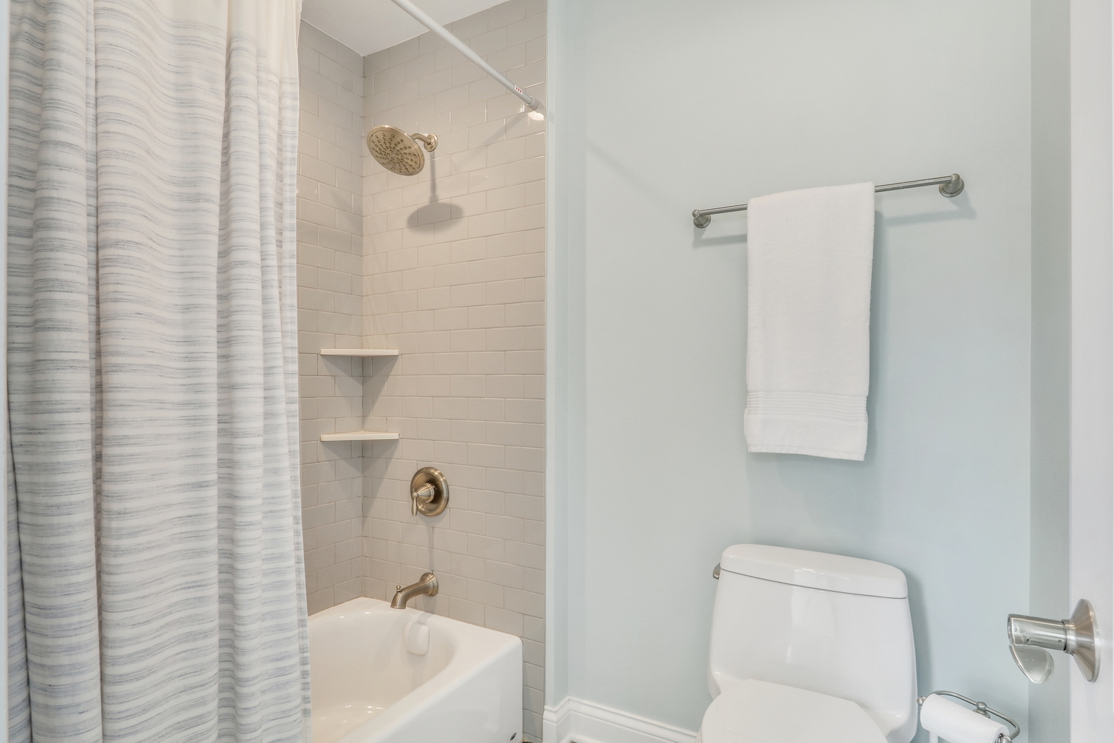 700 E Sunnyside Avenue, Libertyville, IL 60048