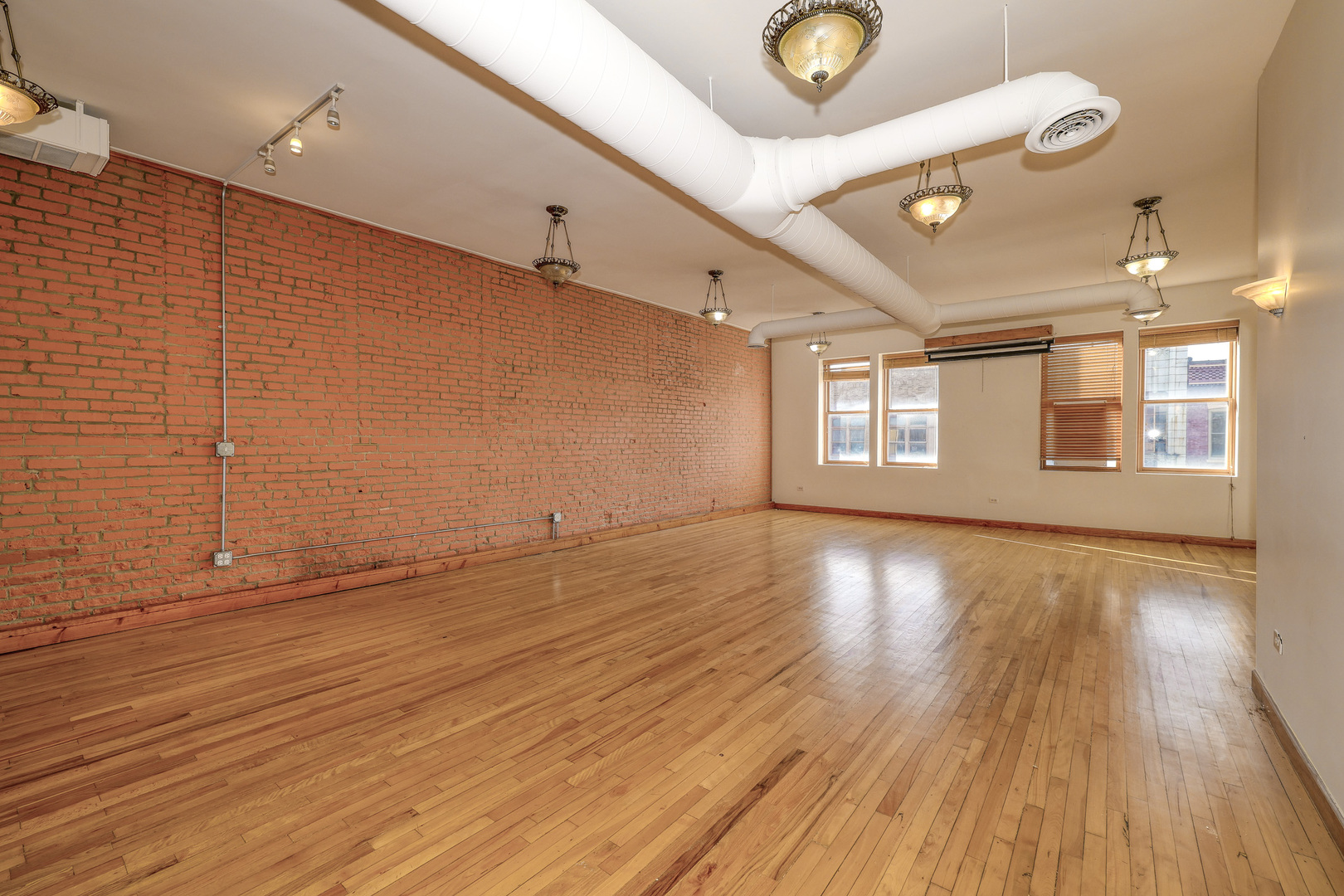 60 S Broadway Avenue #201, Aurora, IL 60505