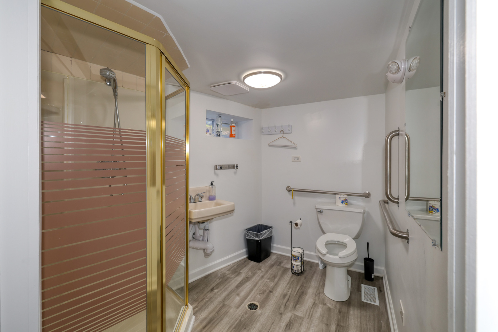 60 S Broadway Avenue, Aurora, IL 60505