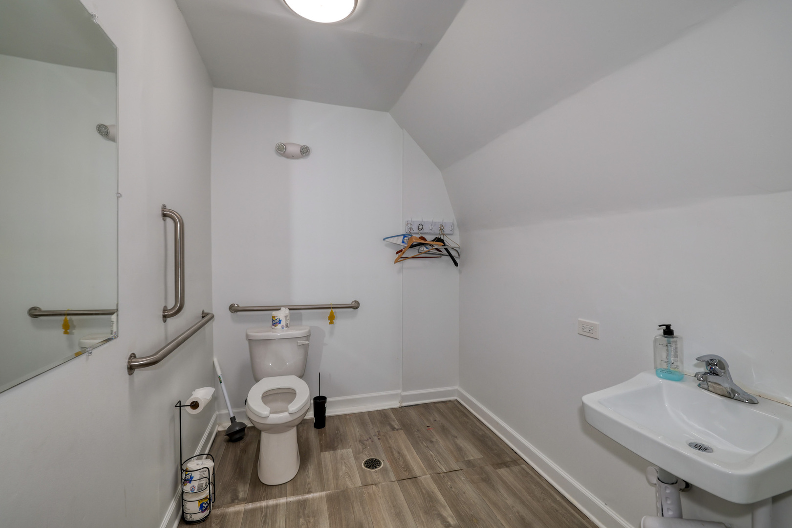 60 S Broadway Avenue, Aurora, IL 60505