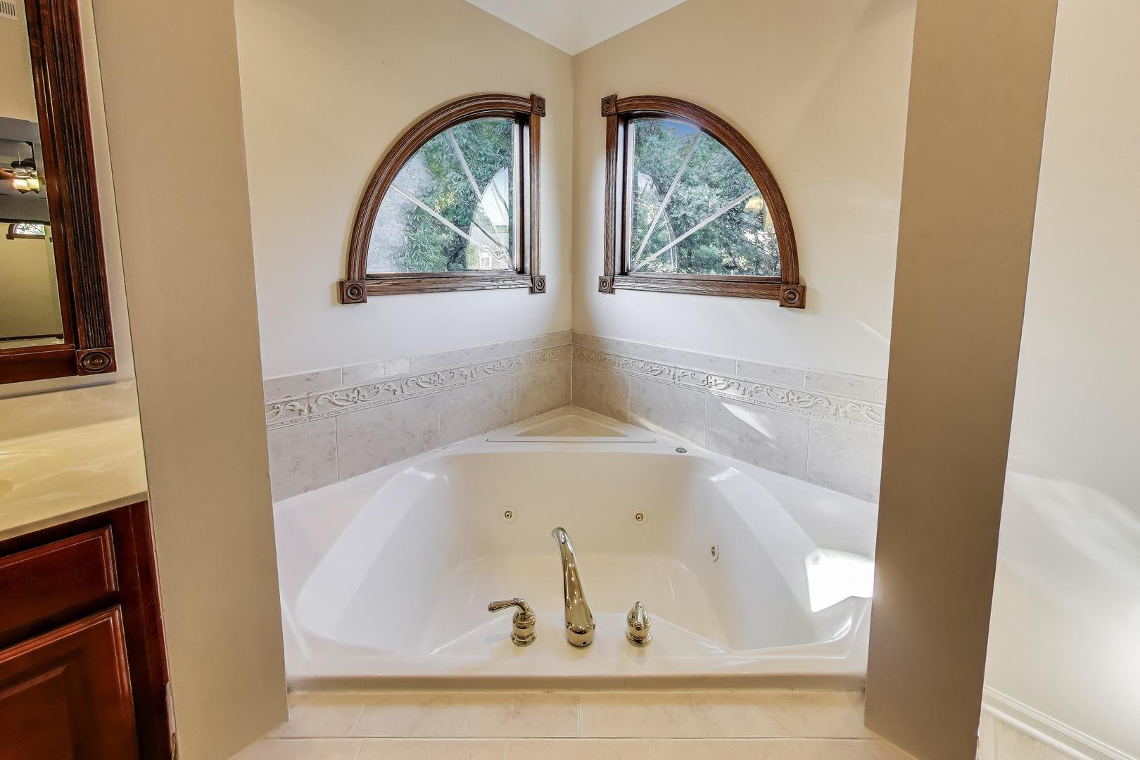 10840 Christopher Drive, Lemont, IL 60439