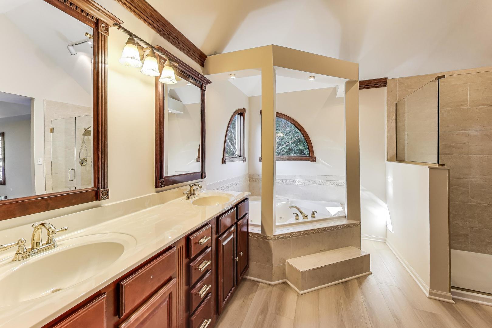 10840 Christopher Drive, Lemont, IL 60439