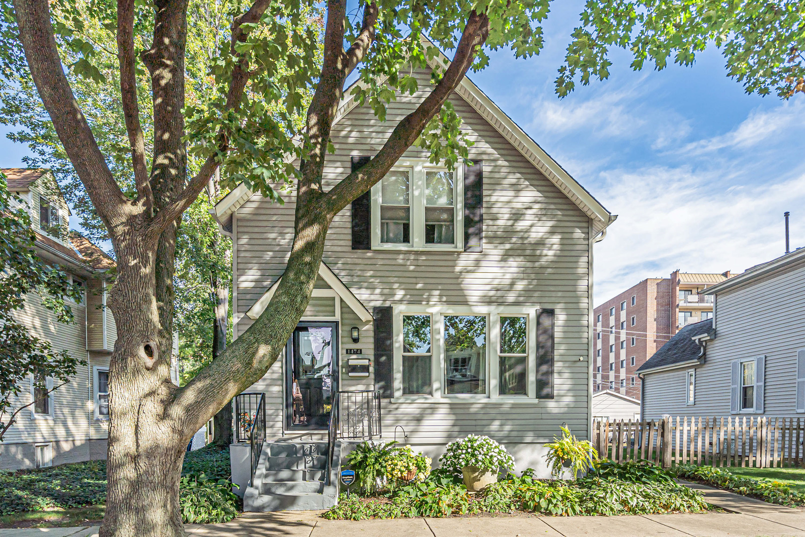 1474 Oakwood Avenue, Des Plaines, IL 60016