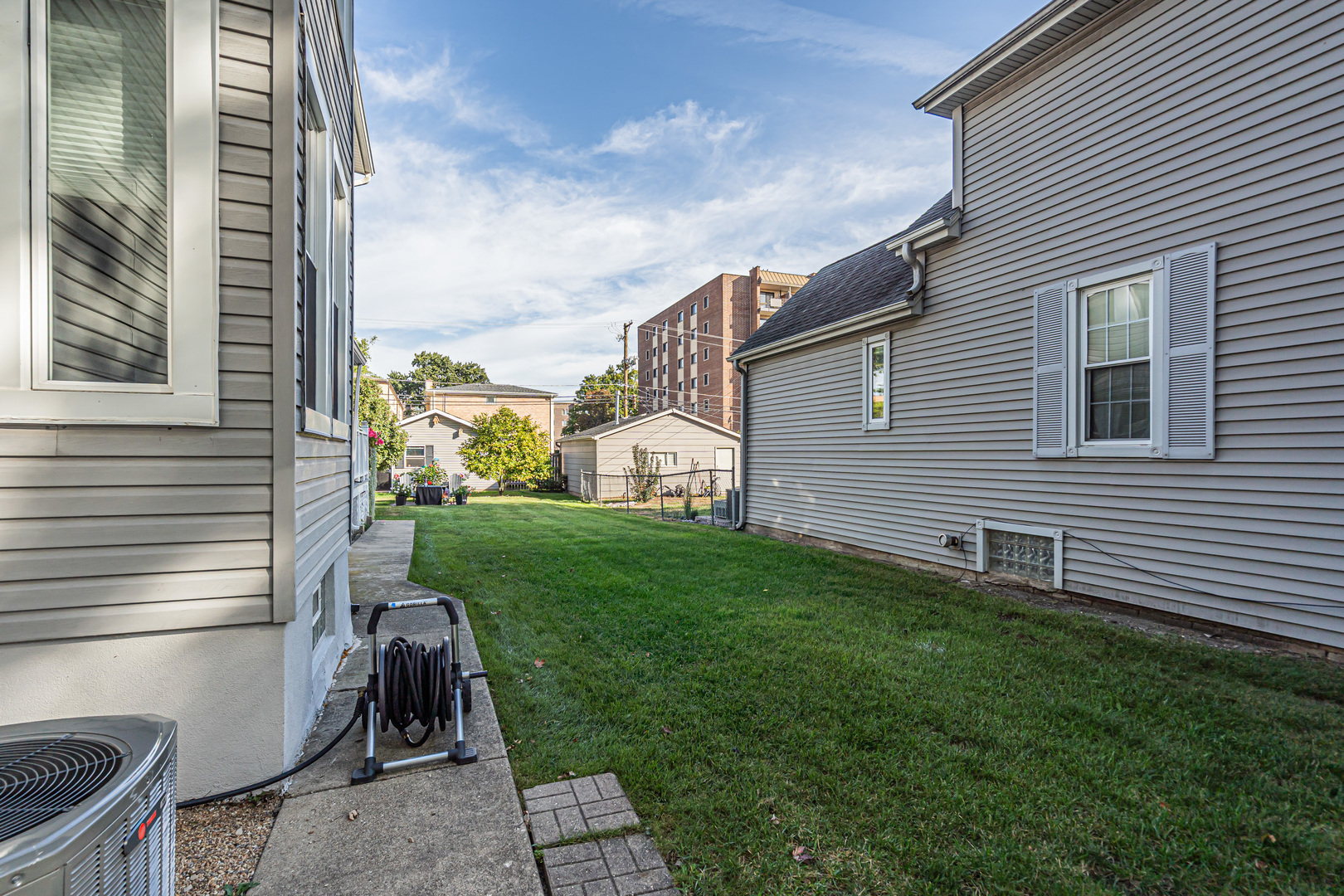 1474 Oakwood Avenue, Des Plaines, IL 60016