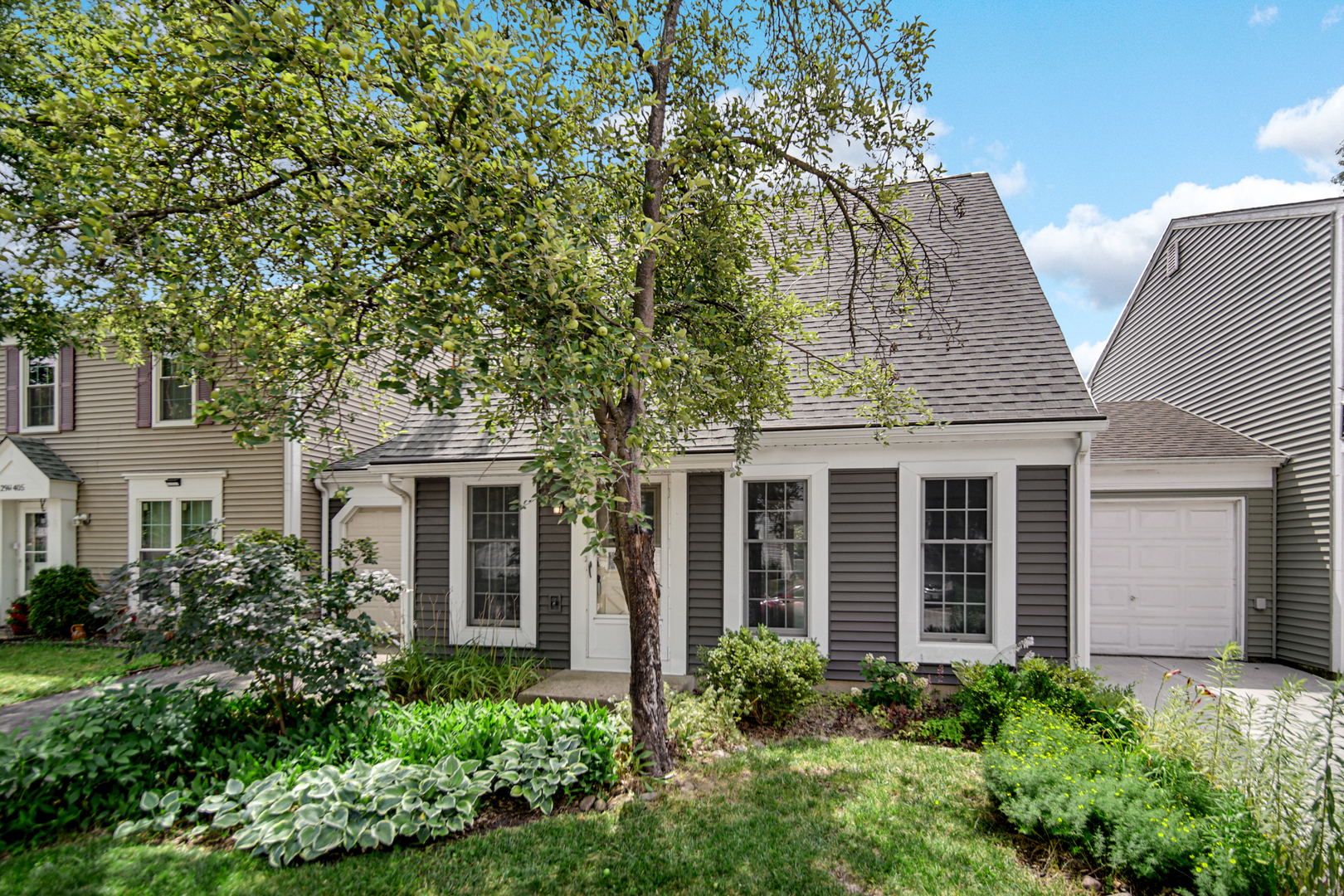 29W409 White Oak Drive, Warrenville, IL 60555