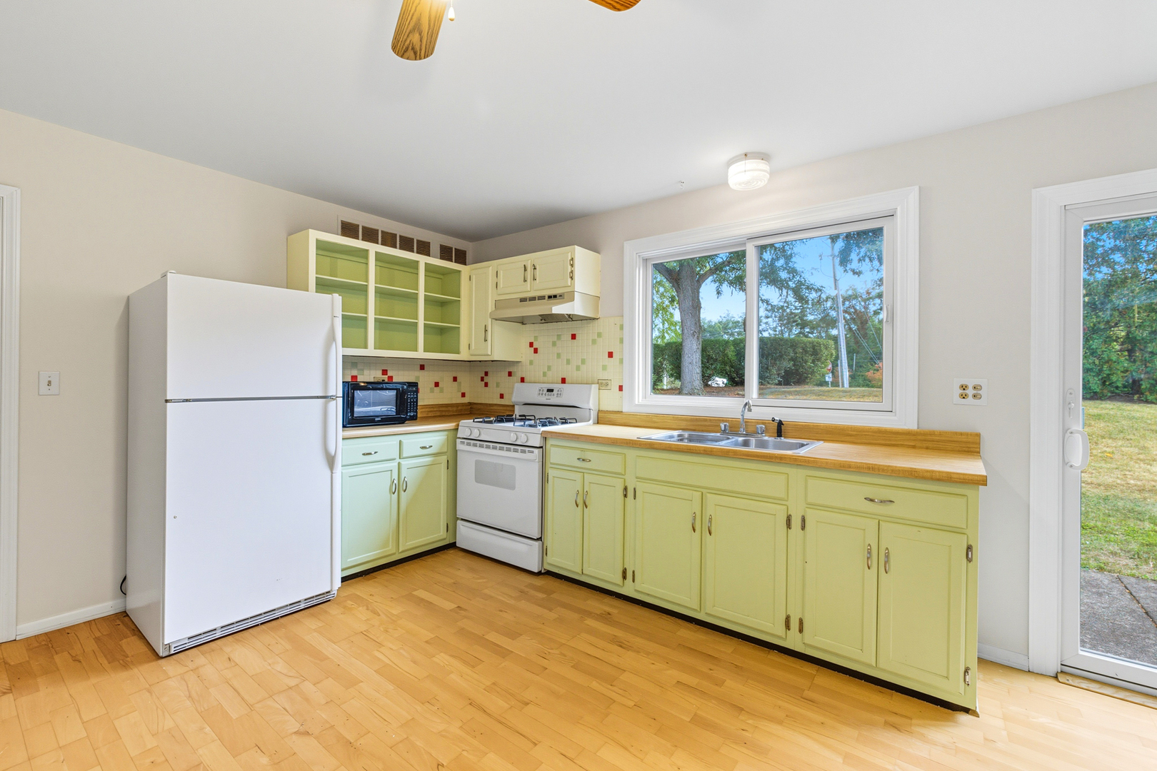 29W409 White Oak Drive, Warrenville, IL 60555