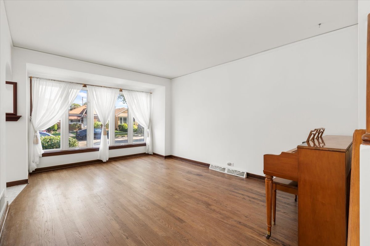 5152 S Lawler Street, Chicago, IL 60638