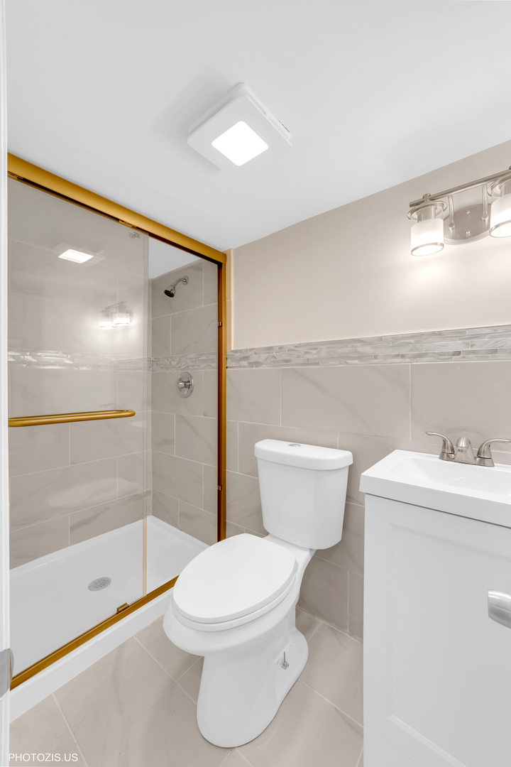 3649 N Overhill Avenue, Chicago, IL 60634