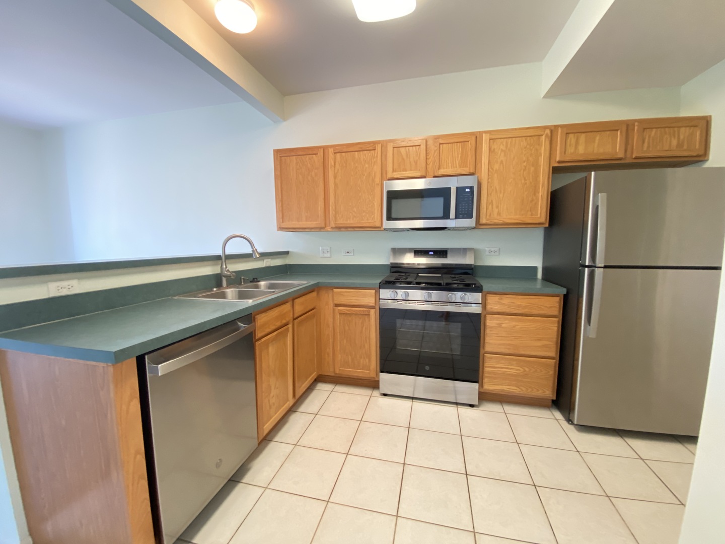 1659 S Candlestick Way, Waukegan, IL 60085