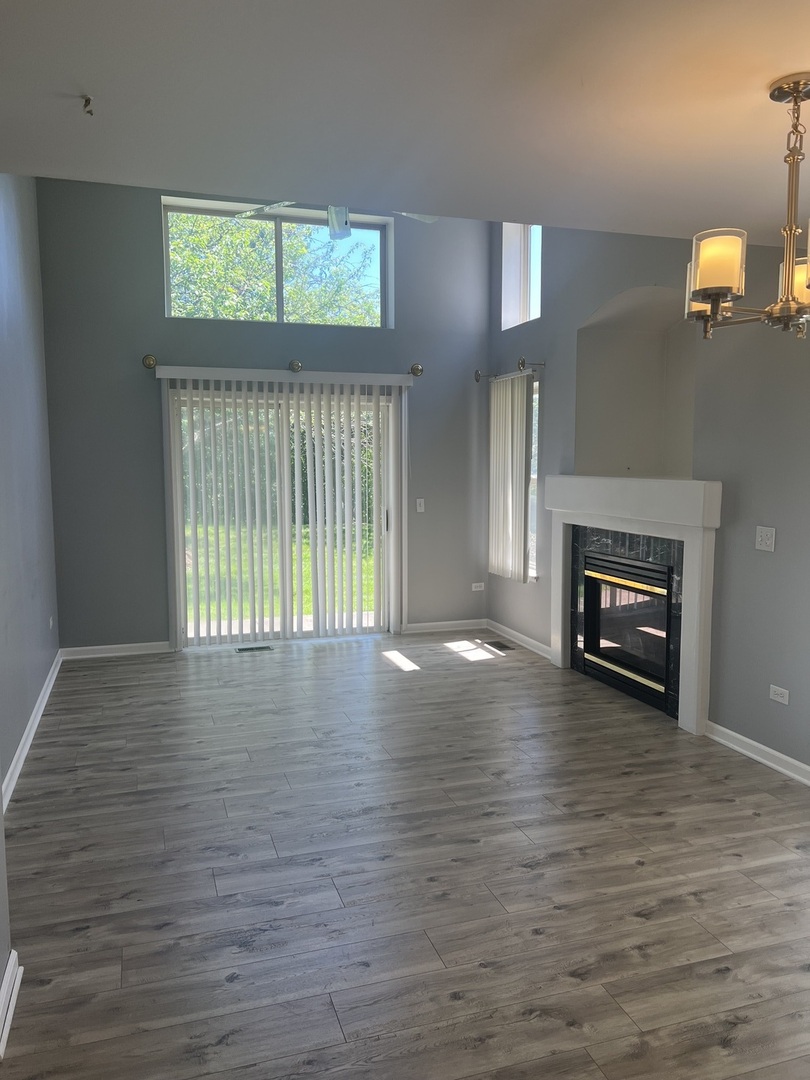 945 Huntington Drive #945, Elk Grove Village, IL 60007