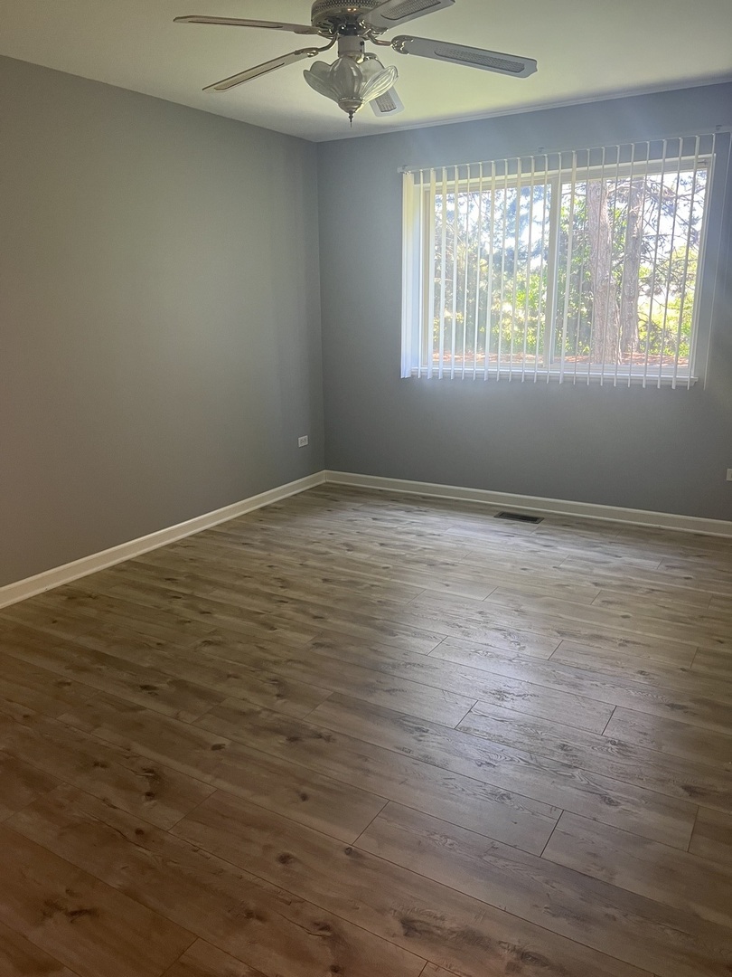 945 Huntington Drive #945, Elk Grove Village, IL 60007