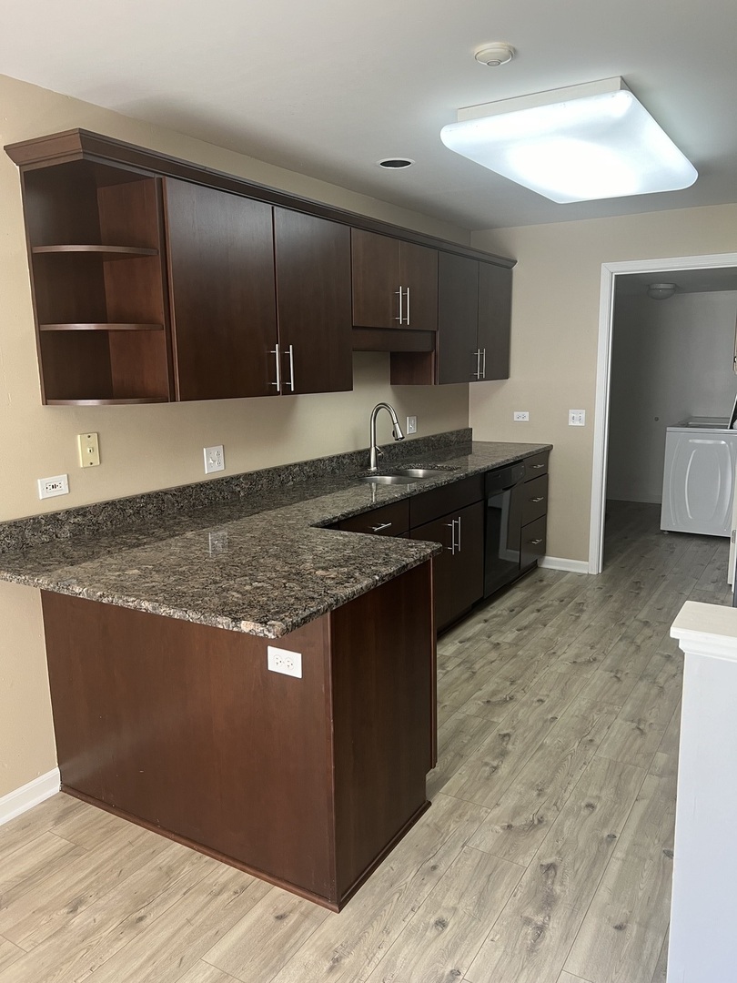 945 Huntington Drive #945, Elk Grove Village, IL 60007