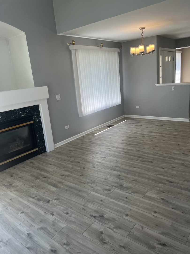 945 Huntington Drive #945, Elk Grove Village, IL 60007