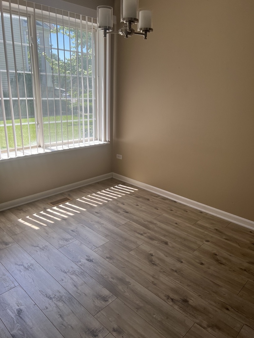 945 Huntington Drive #945, Elk Grove Village, IL 60007