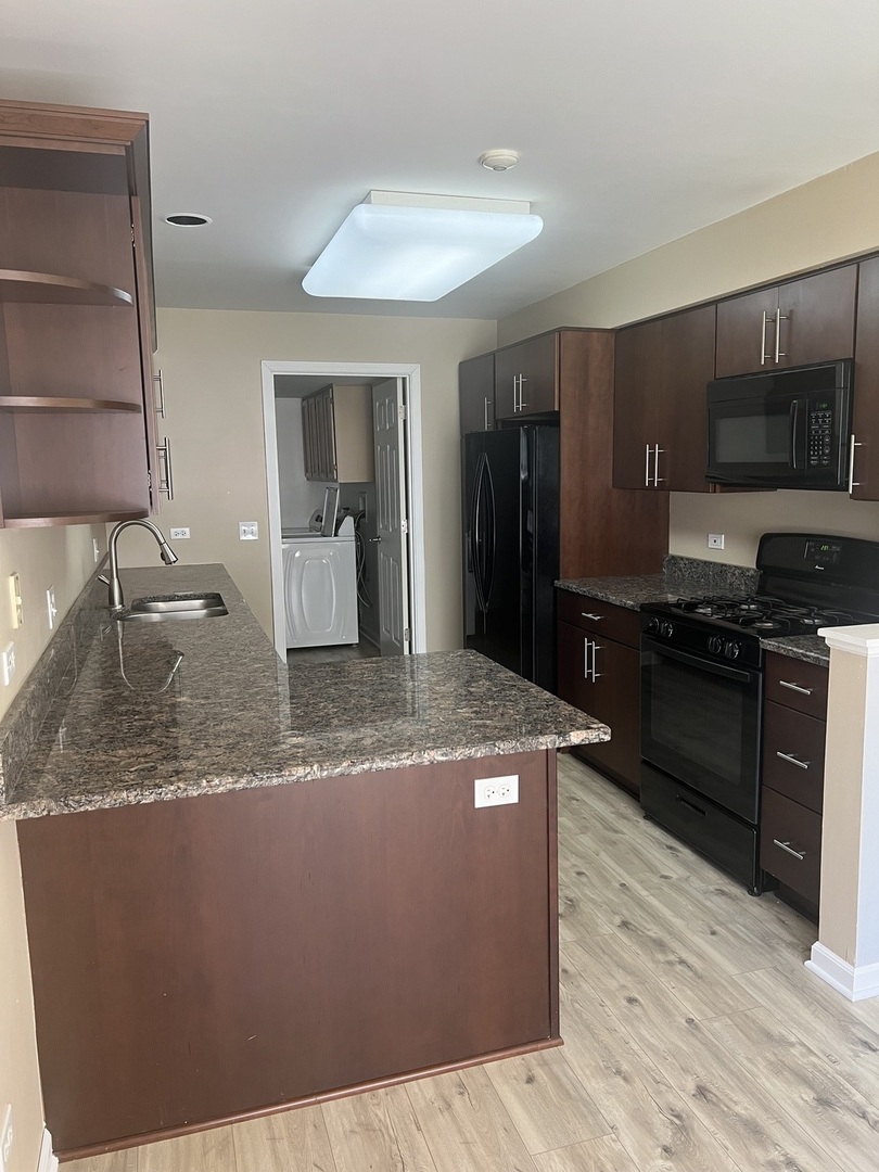 945 Huntington Drive #945, Elk Grove Village, IL 60007