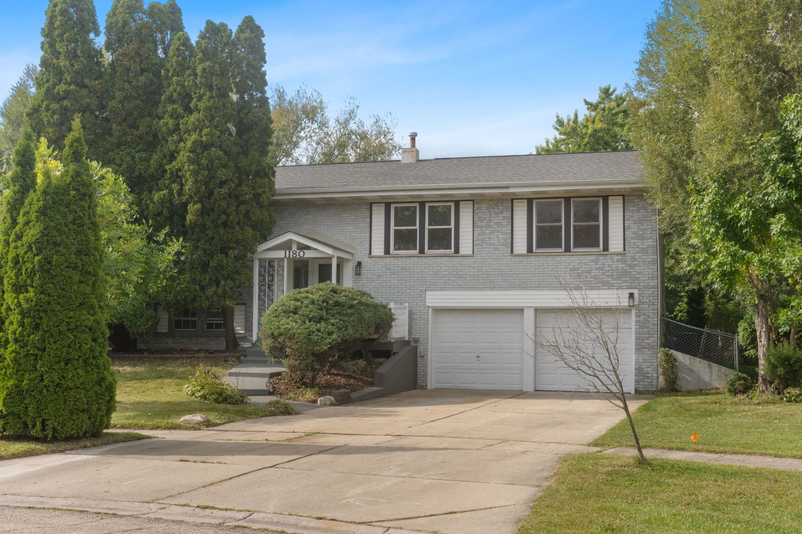 1180 Cobble Hill Court, Hoffman Estates, IL 60169
