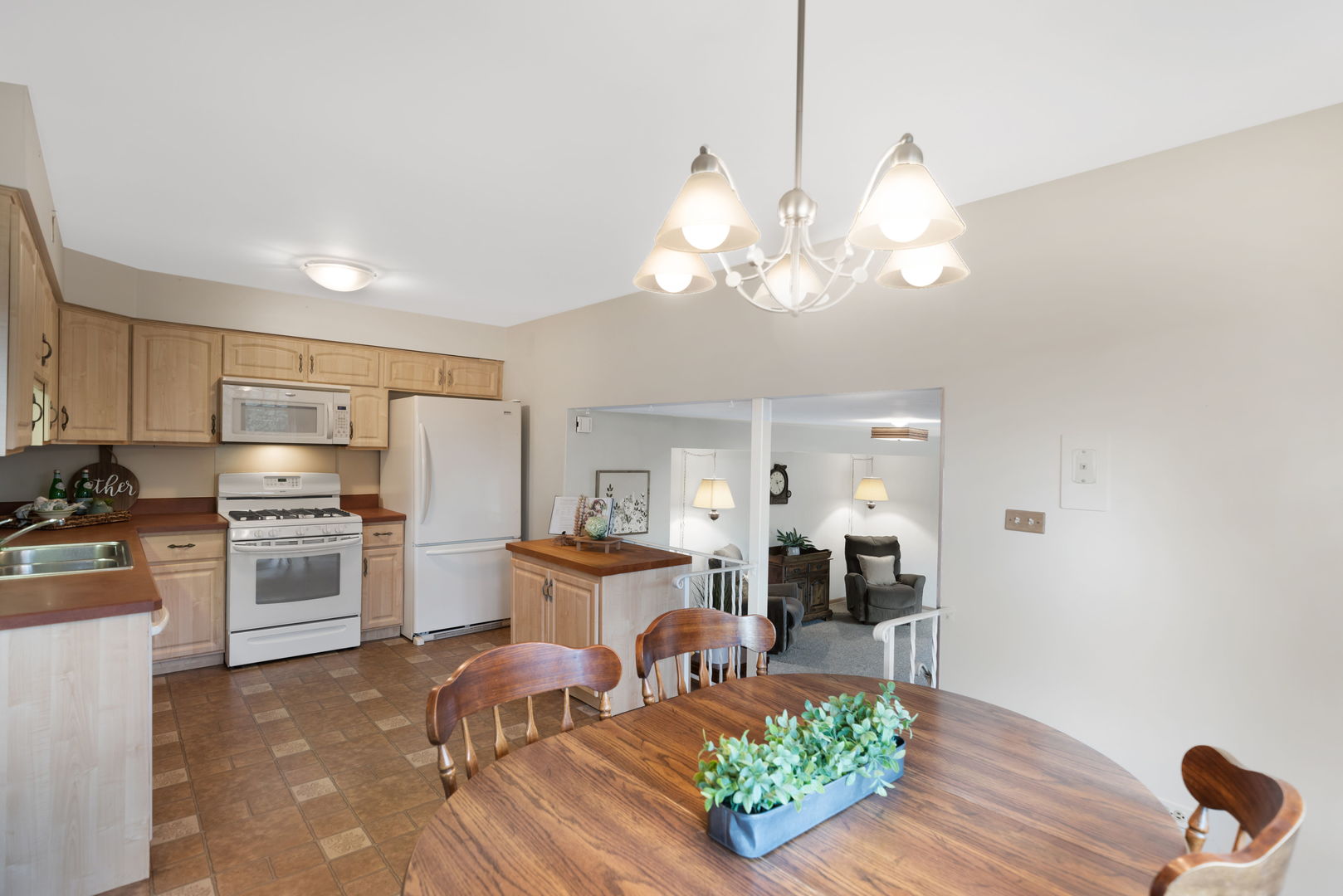 147 Lance Drive, Des Plaines, IL 60016