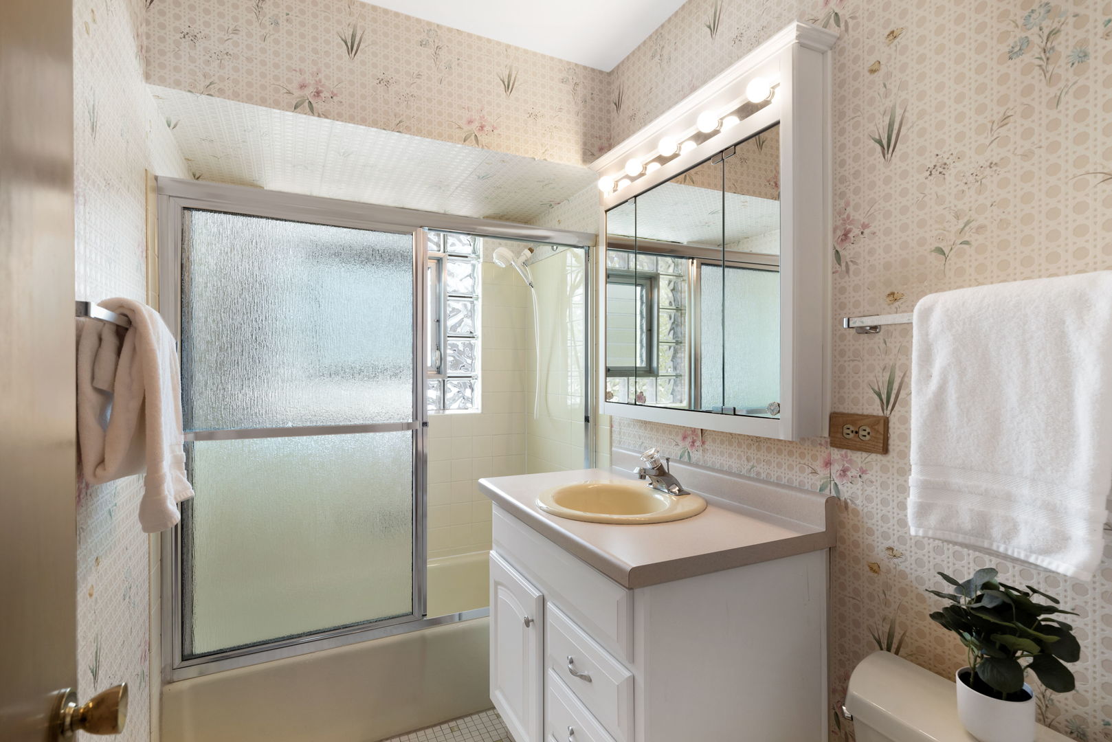 147 Lance Drive, Des Plaines, IL 60016