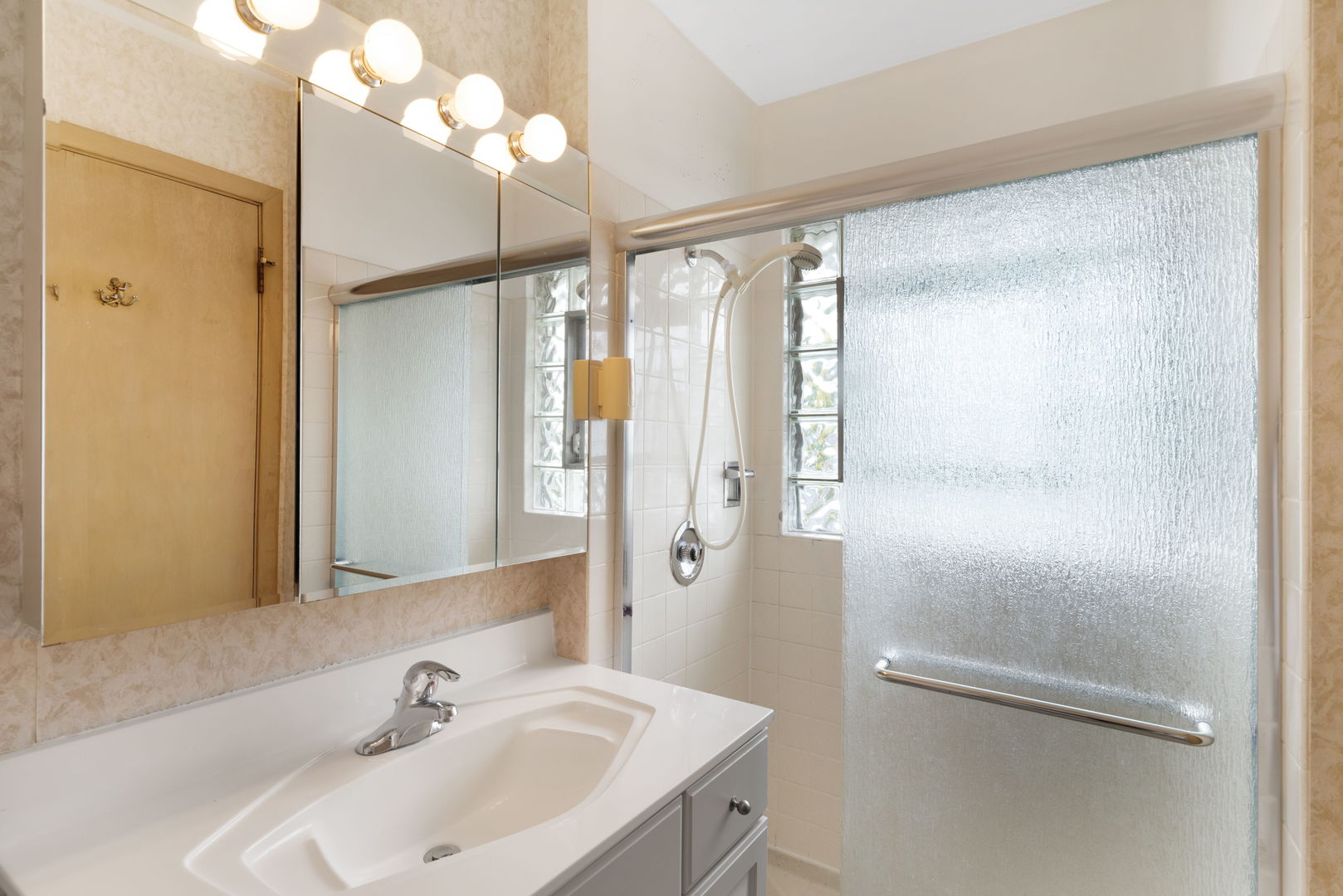 147 Lance Drive, Des Plaines, IL 60016