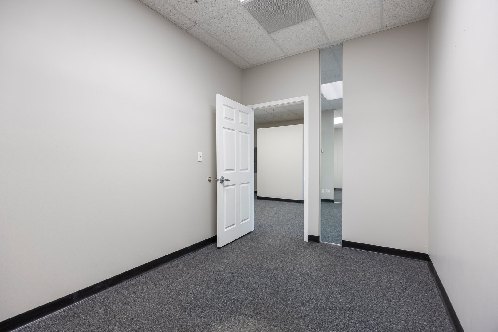 1111 Burlington Avenue #105, Lisle, IL 60532