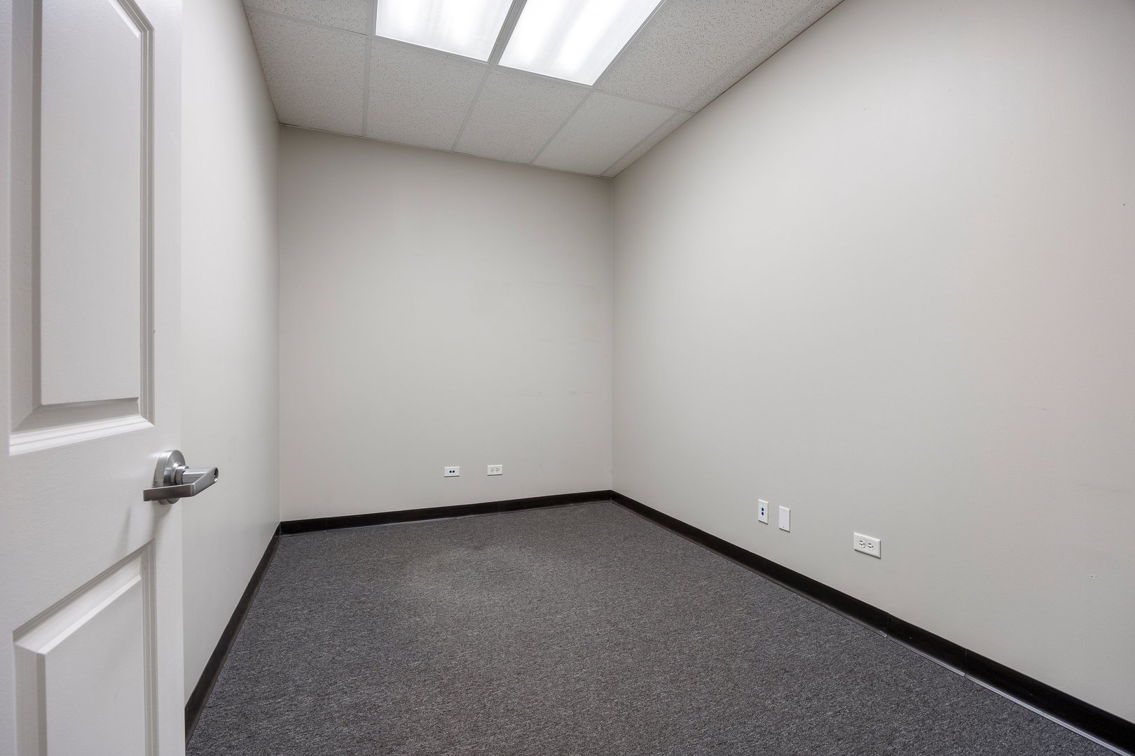 1111 Burlington Avenue #105, Lisle, IL 60532