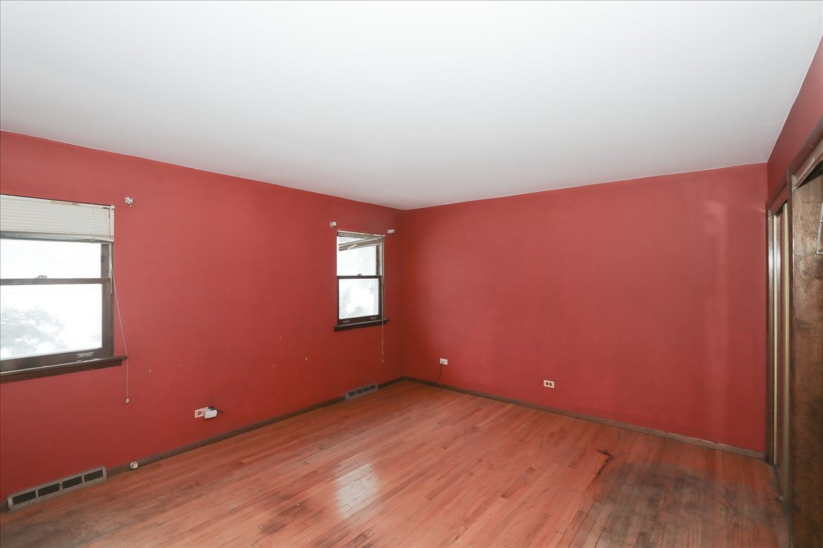 1326 Summit Drive, Schaumburg, IL 60193