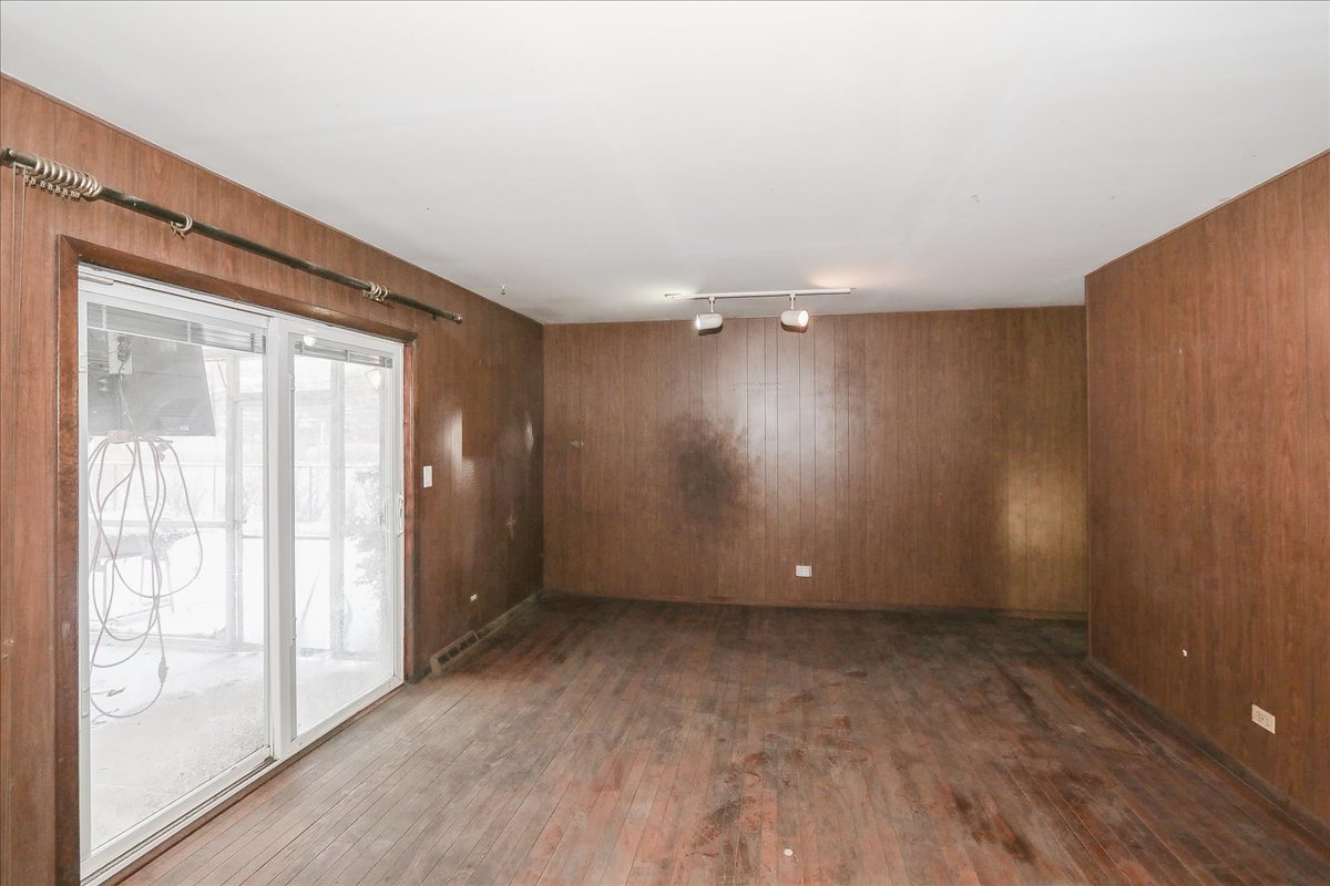 1326 Summit Drive, Schaumburg, IL 60193