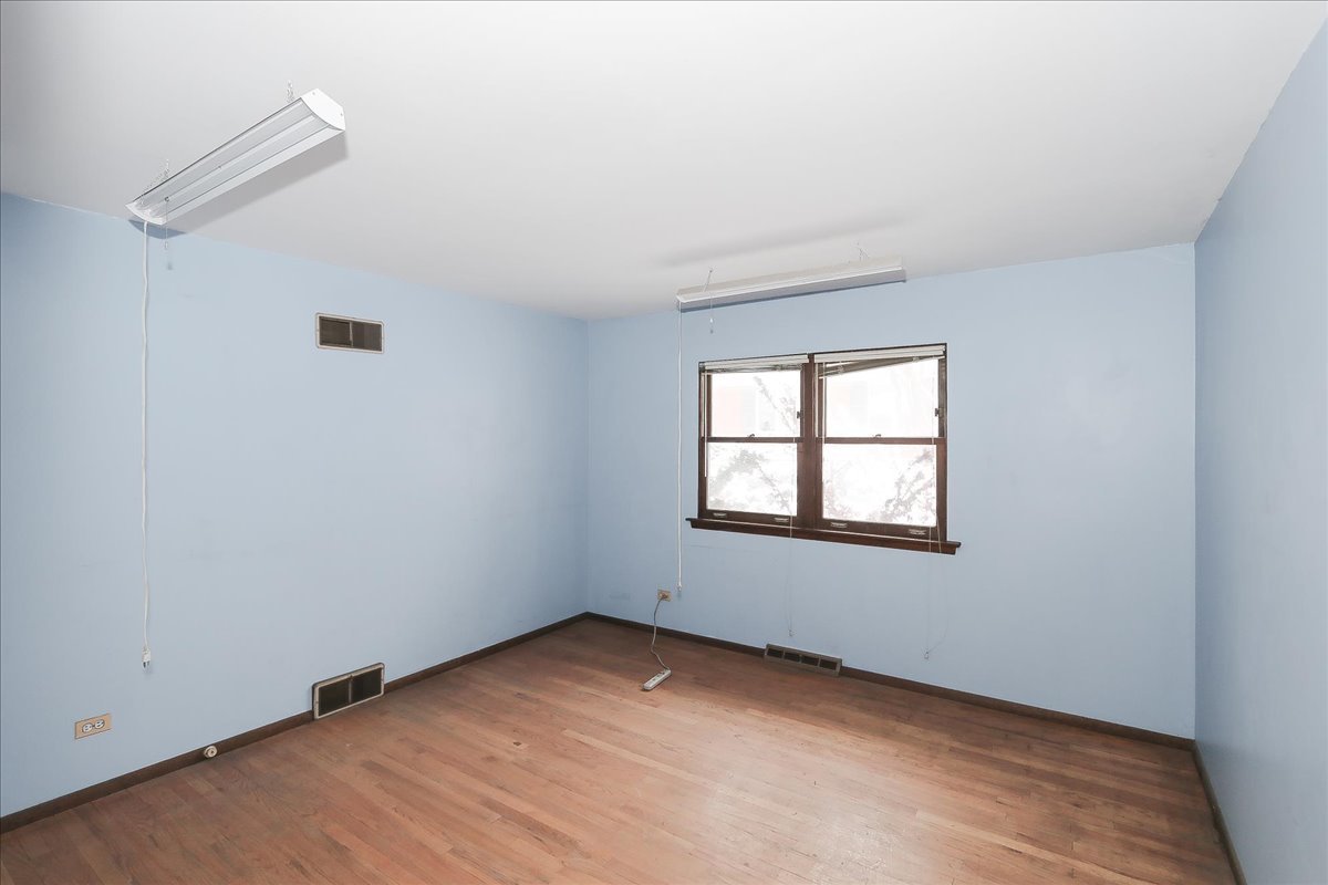 1326 Summit Drive, Schaumburg, IL 60193