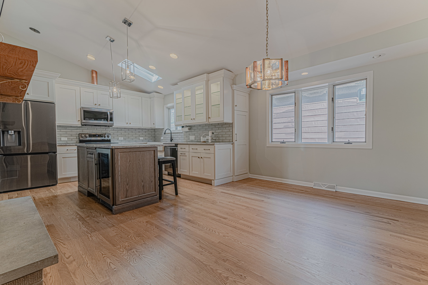 818 S Villa Avenue, Villa Park, IL 60181