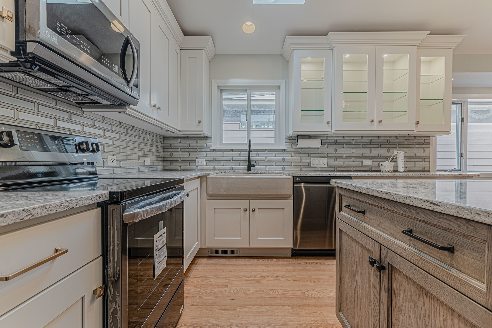 818 S Villa Avenue, Villa Park, IL 60181