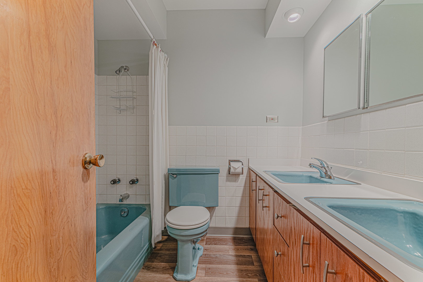 818 S Villa Avenue, Villa Park, IL 60181