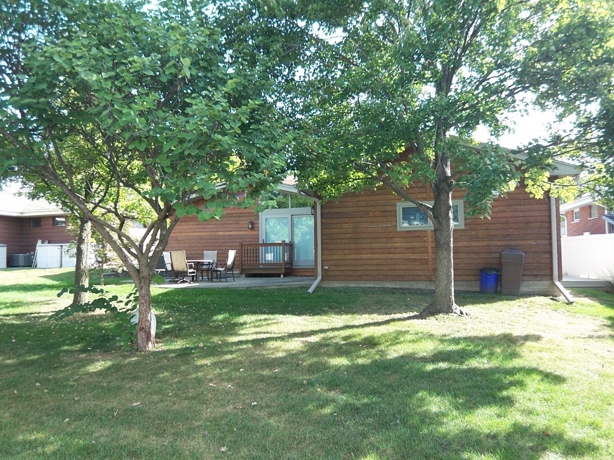 818 S Villa Avenue, Villa Park, IL 60181