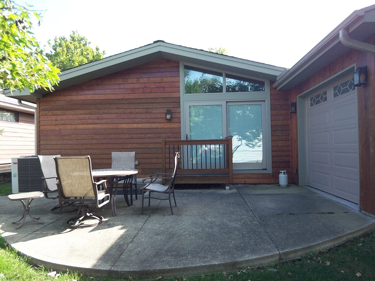 818 S Villa Avenue, Villa Park, IL 60181