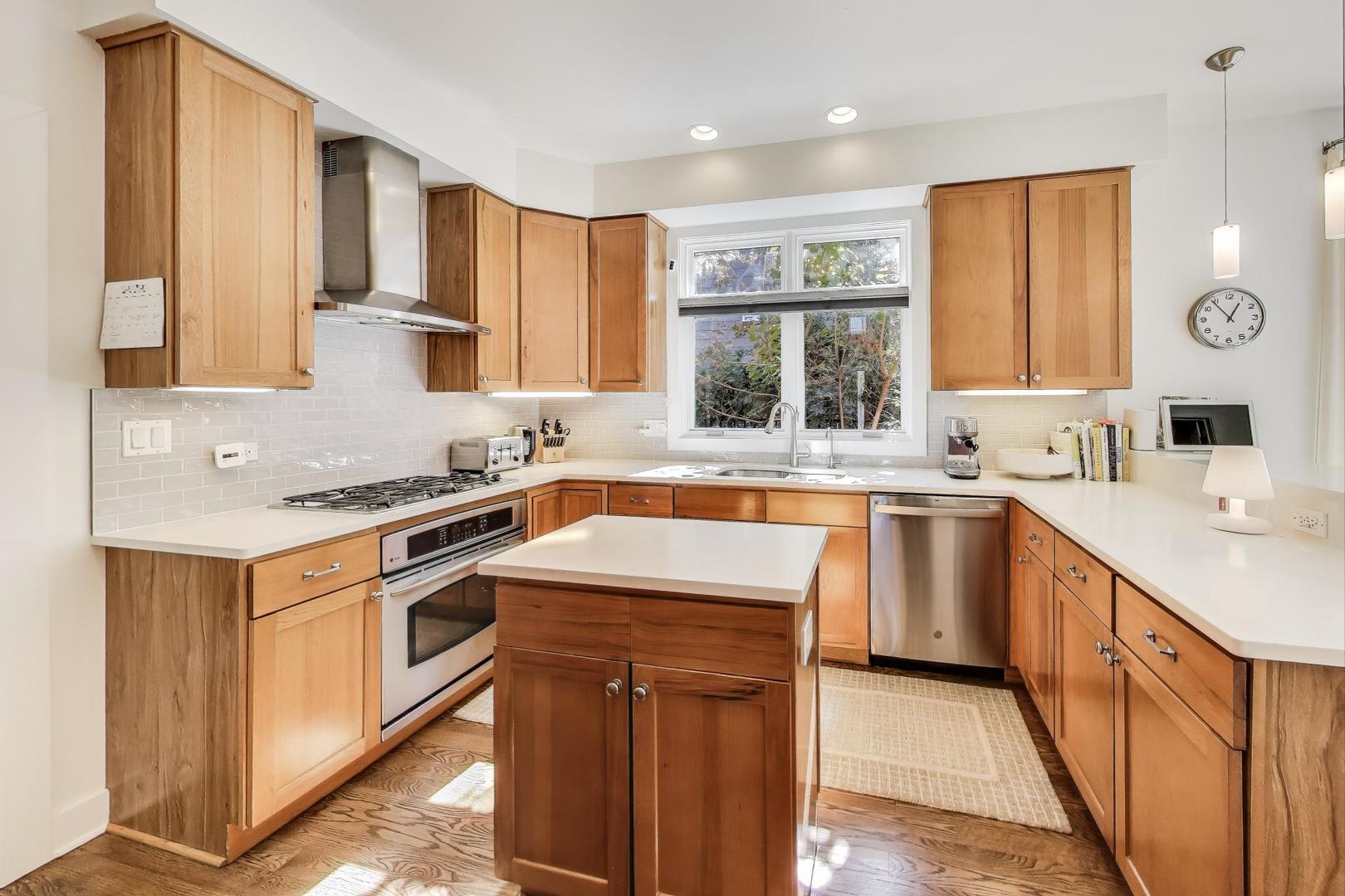 1044 N Knight Avenue, Park Ridge, IL 60068