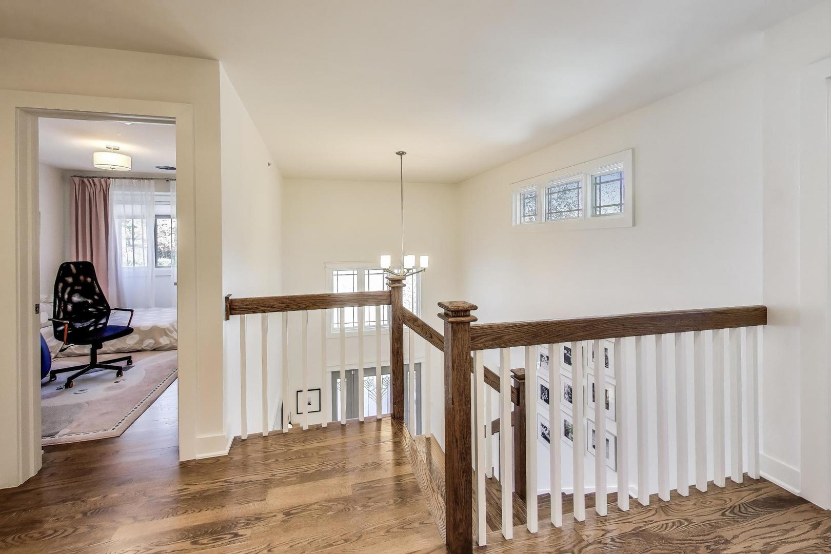 1044 N Knight Avenue, Park Ridge, IL 60068