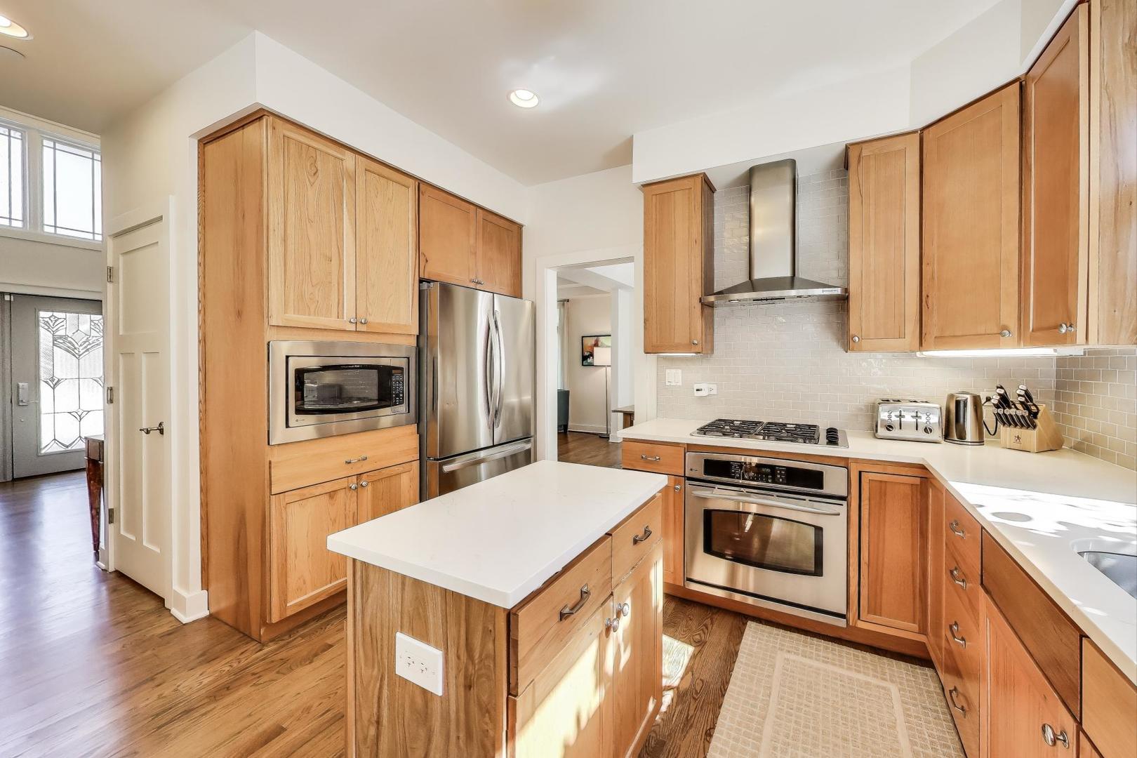 1044 N Knight Avenue, Park Ridge, IL 60068