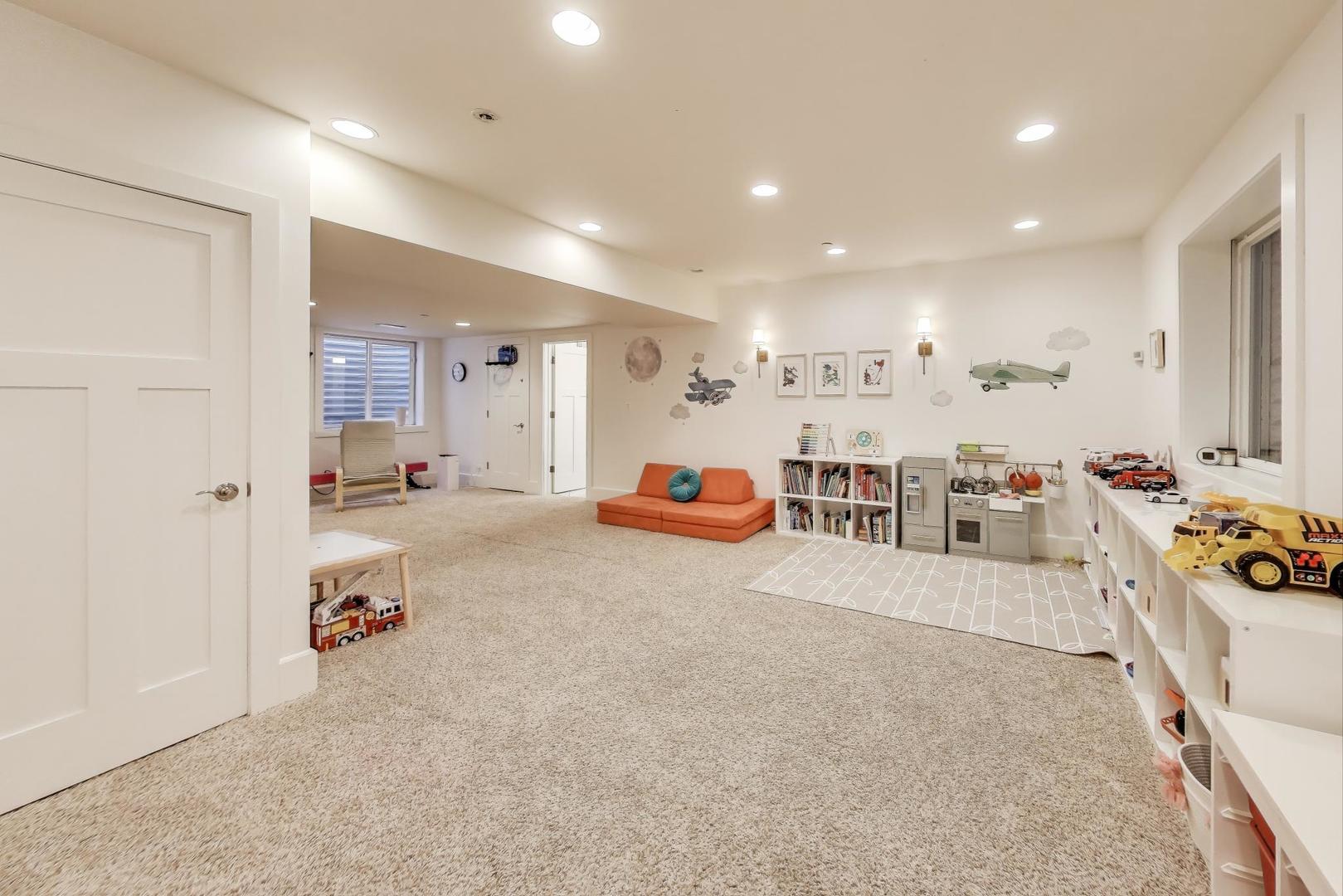 1044 N Knight Avenue, Park Ridge, IL 60068