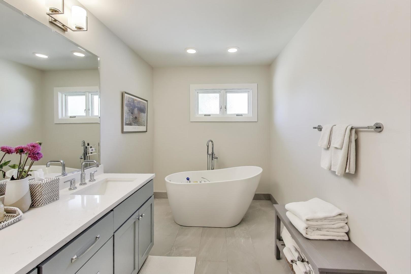 1044 N Knight Avenue, Park Ridge, IL 60068