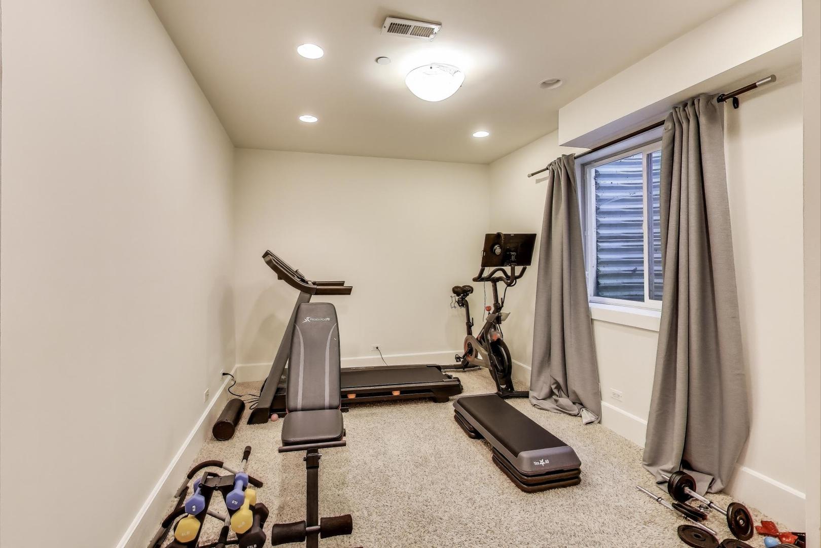 1044 N Knight Avenue, Park Ridge, IL 60068