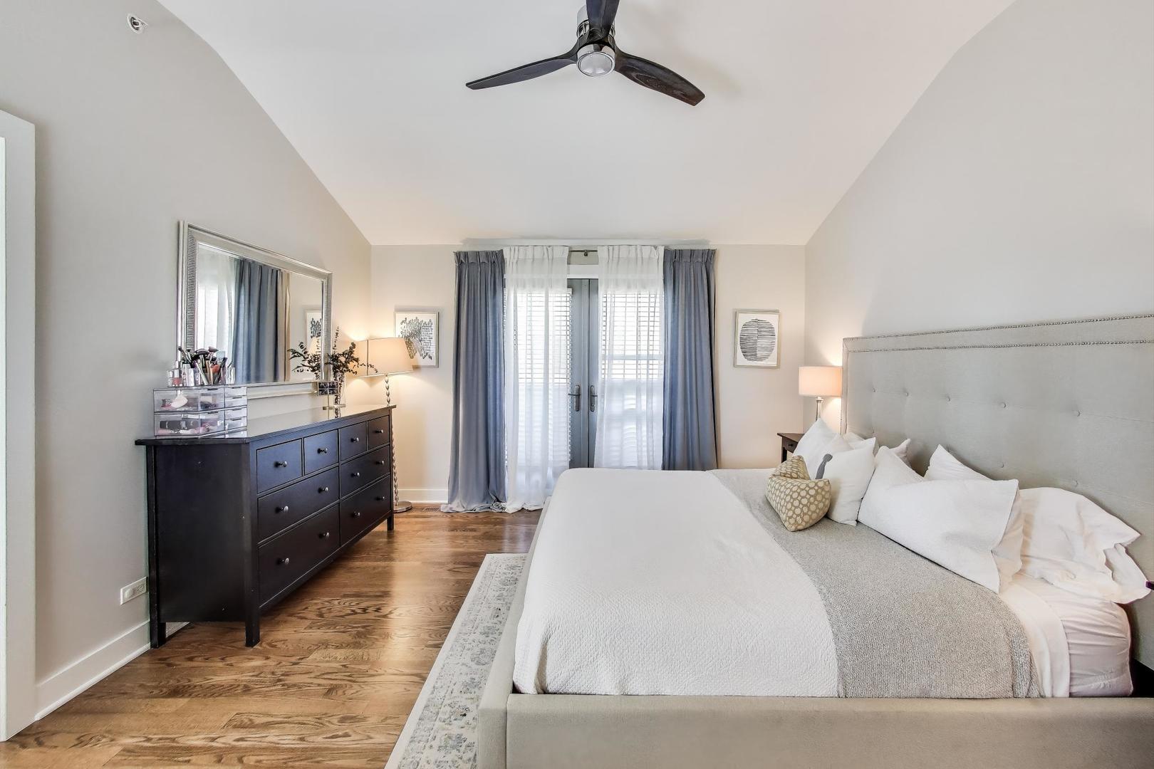 1044 N Knight Avenue, Park Ridge, IL 60068