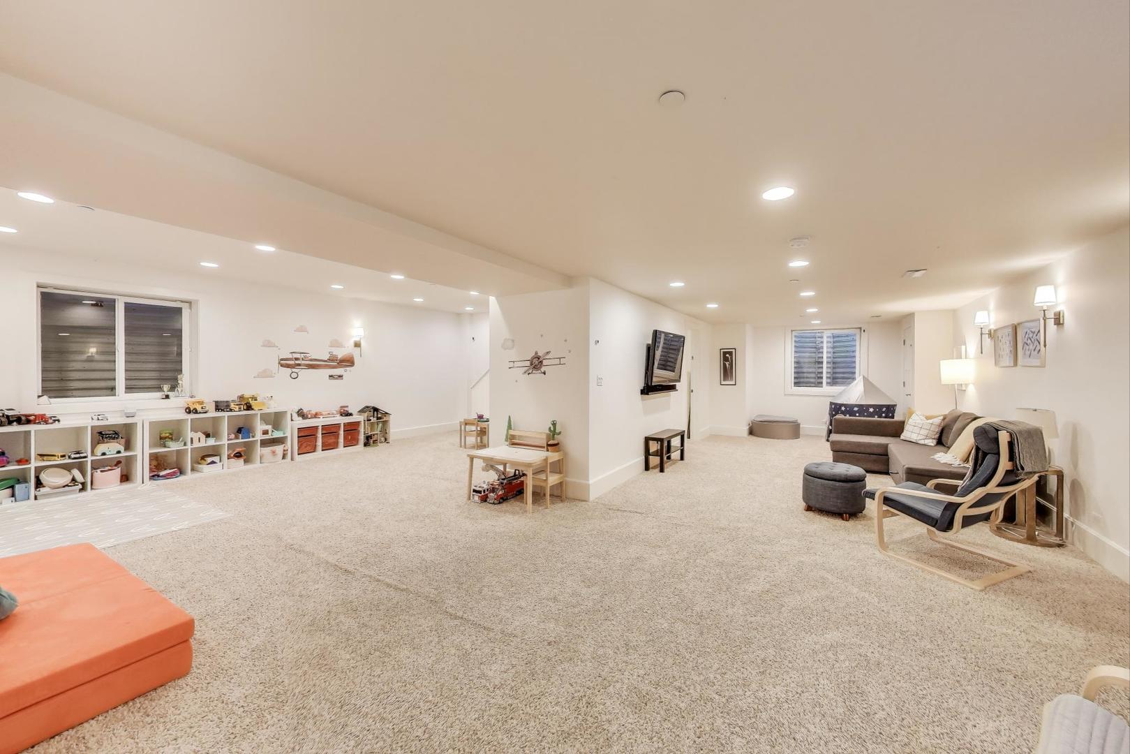 1044 N Knight Avenue, Park Ridge, IL 60068