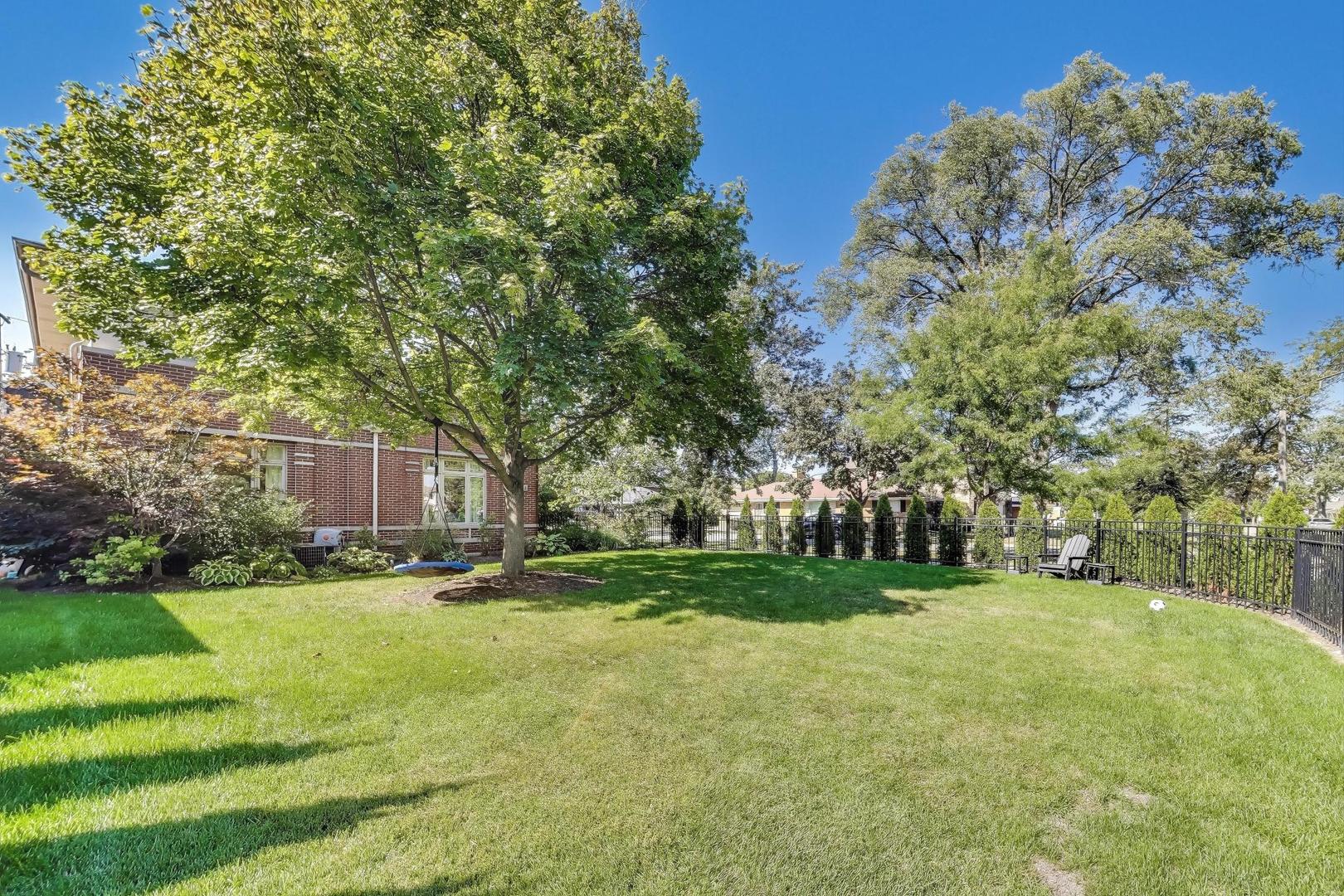 1044 N Knight Avenue, Park Ridge, IL 60068