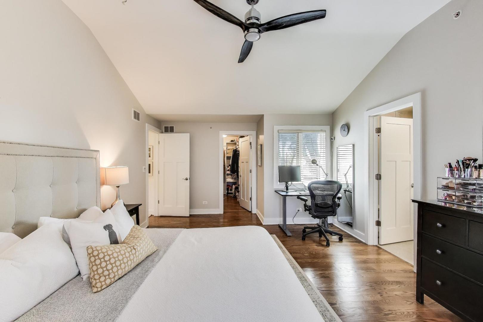 1044 N Knight Avenue, Park Ridge, IL 60068