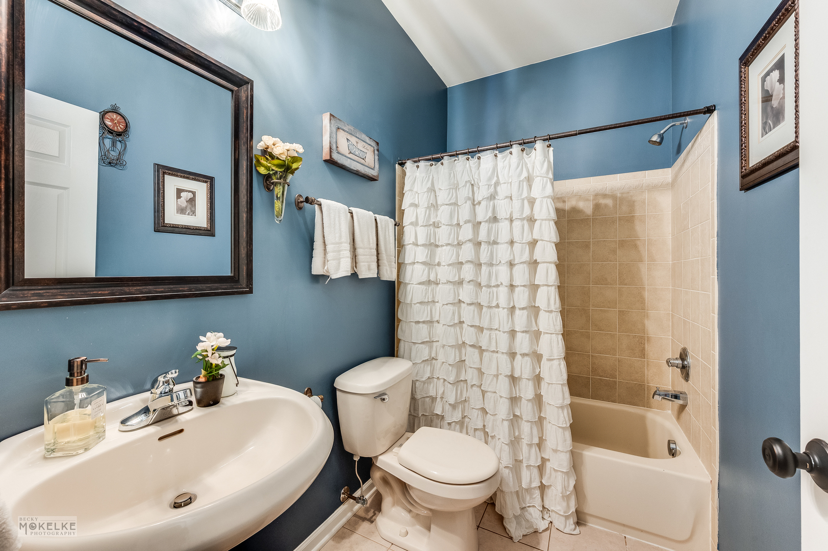 403 Wilton Court, Oswego, IL 60543