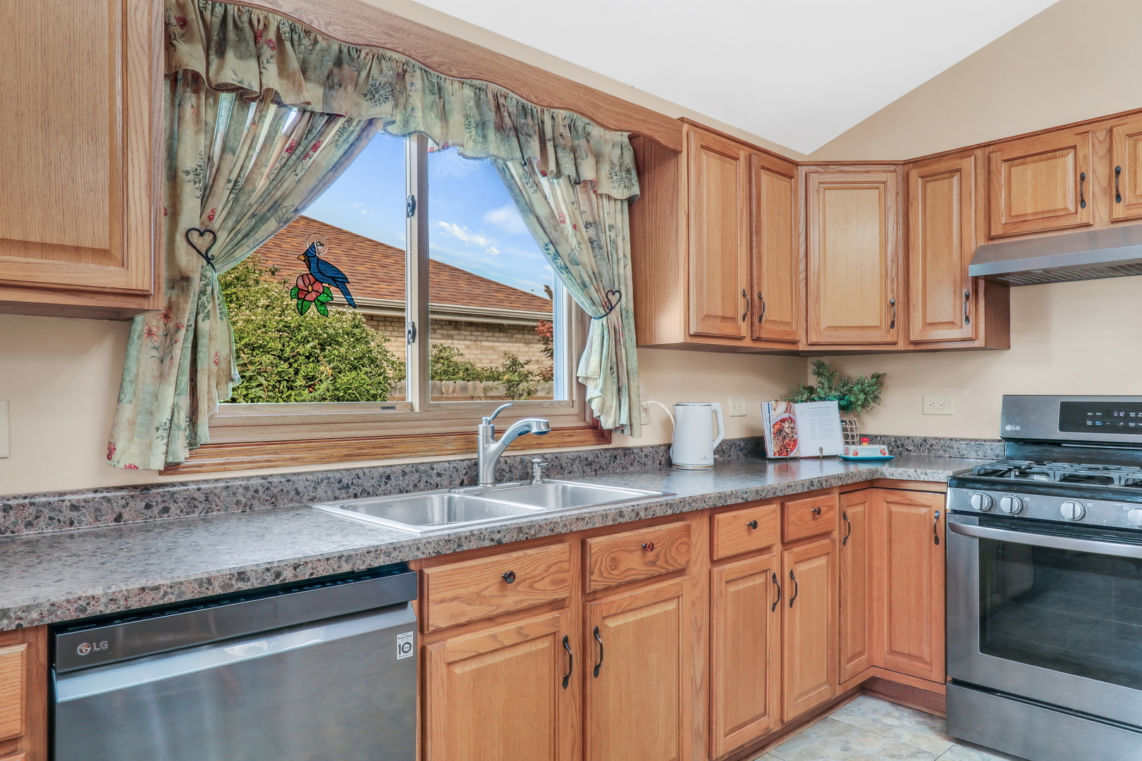 8528 Lorel Avenue, Burbank, IL 60459