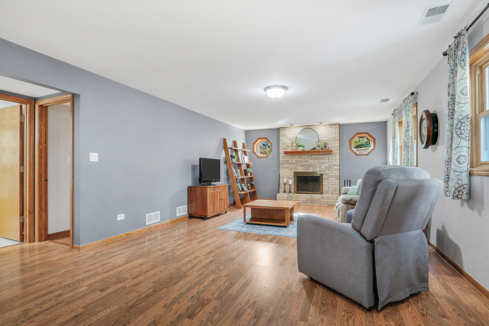 8528 Lorel Avenue, Burbank, IL 60459