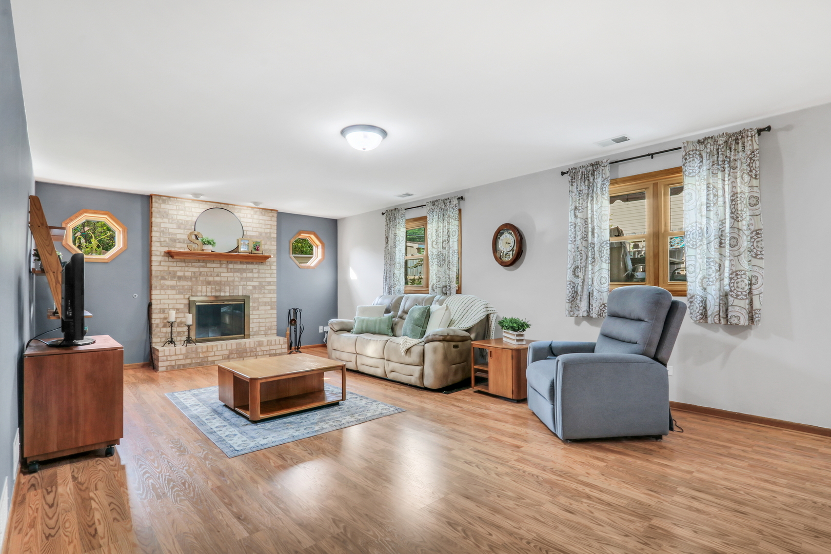 8528 Lorel Avenue, Burbank, IL 60459